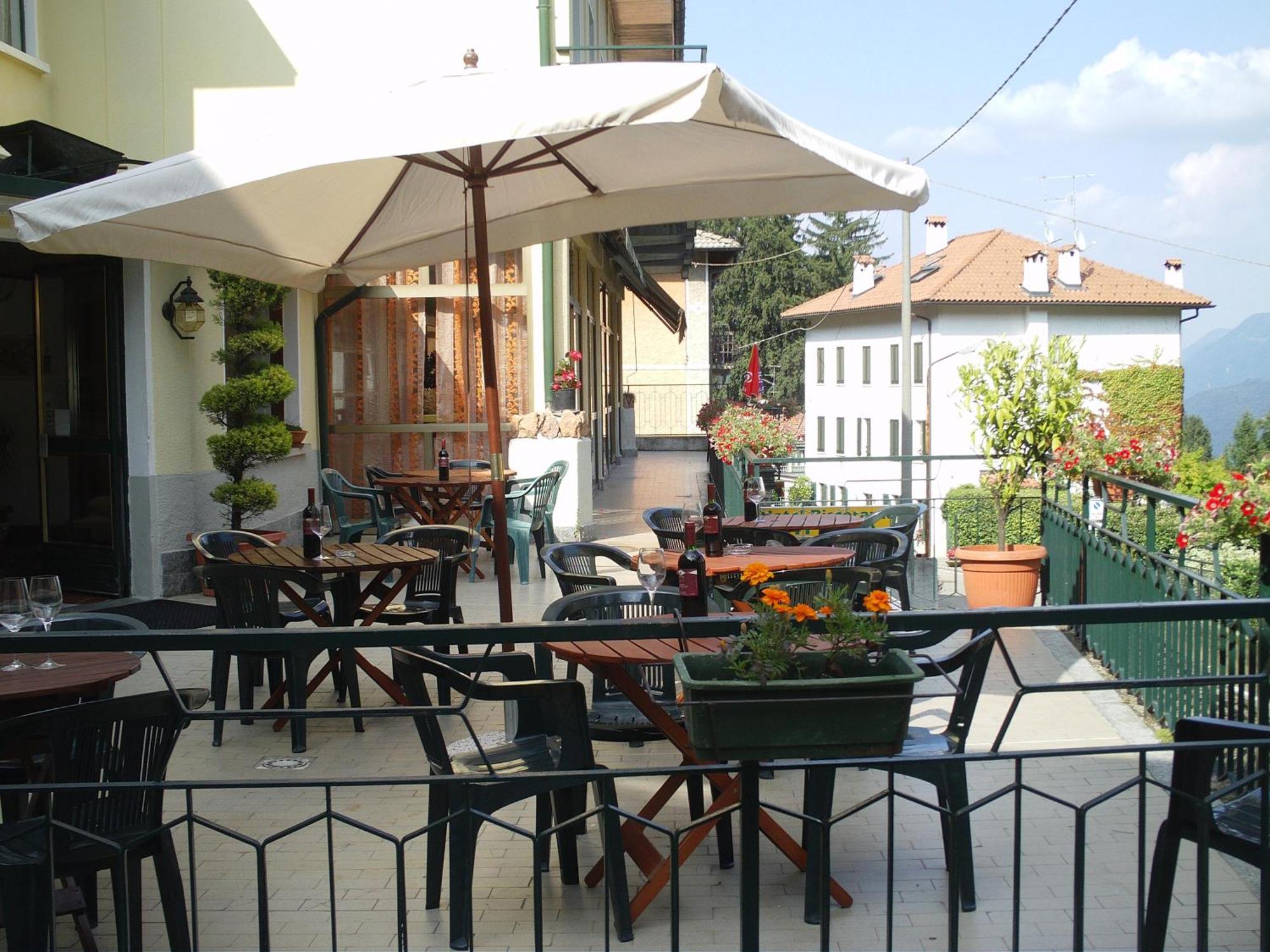 Hotel Vittoria Essential Comfort & Ristorante 马兹奥 外观 照片